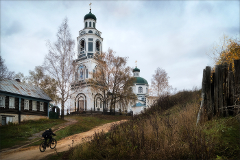 Октябрь / В селе Саконы.
