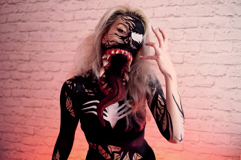 Venom Body-Art - Cosplay / Веном - Боди-Арт - Косплей 

Приветик, Я Люсия, делаю Боди-Арты и рисую на себе в прямом эфире на своем канале на 📺 Twitch - https://www.twitch.tv/wolffix
Хочешь сигну в Боди-Арте в &quot;образе&quot; - ты пришел по адресу ;) 
 
💎 Все мои соц. сети в одной ссылочке: https://wolffix.ru/
∽∽∽∽∽∽∽∽∽∽∽❀∽∽∽∽∽∽∽∽∽∽∽∽
 
#Venom #Веном #бодиарт #косплей #BodyArt