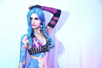 Jinx Body-Art - League of Legends / Jinx Body-Art - League of Legends 
Джинкс, Безбашенная хулиганка - League of Legends - Боди-Арт - Косплей 

Приветик, Я Люсия, делаю Боди-Арты и рисую на себе в прямом эфире на своем канале на 📺 Twitch - https://www.twitch.tv/wolffix
Хочешь сигну в Боди-Арте в &quot;образе&quot; - ты пришел по адресу ;) 
 
💎 Все мои соц. сети в одной ссылочке: https://wolffix.ru/
∽∽∽∽∽∽∽∽∽∽∽❀∽∽∽∽∽∽∽∽∽∽∽∽
 
#Jinx #Джинкс #бодиарт #косплей #BodyArt