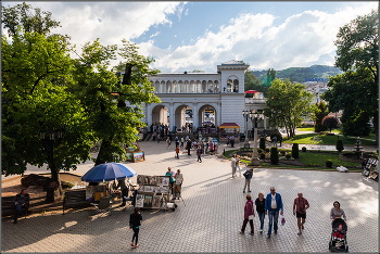 Кисловодск летом. / Кисловодск. Начало Курортного проспекта.