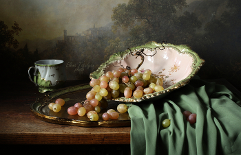 Блюдо с виноградом / классический натюрморт