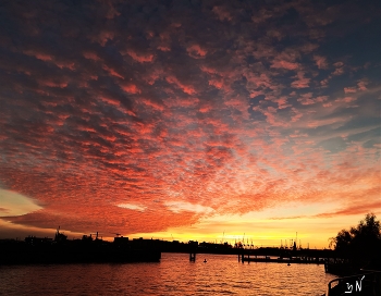 Закат на Эльбе / Слайд-шоу "Ночной Гамбург"

https://www.youtube.com/watch?v=zK_OjHB7ios

Слайд-шоу "Закаты"

https://www.youtube.com/watch?v=jDgbeFmcUiA