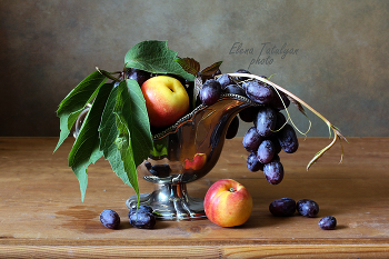 Ягоды в соуснике / натюрморт с ягодами