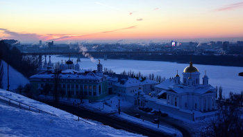 Словно сумеpек наплыла тень... / Зимние сумерки. А перед нами - Нижегородский Благовещенский мужской монастырь .
 Считается, что он основан в 1221 году святым благоверным великим князем Георгием Всеволодовичем и святителем Симоном, епископом Владимирским при закладке Нижнего Новгорода.