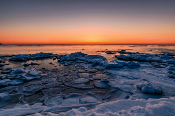 Зимнее море перед восходом / Побережье в районе мыса Бринера, февраль 2021