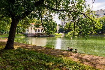 У Большого Патриаршего пруда / Москва, июль 2022. Заранее спасибо за просмотры, оценки, комментарии