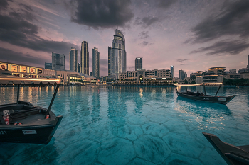 Boats In Burj Khalifa Lake / Лодки Aбра на озере Бурдж-Халифа