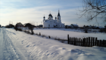 Зимним вечером / В селе Новосёлки. Переулок у Троицкой церкви.