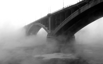 В тумане / в морозный день , минус 39, мост через Енисей в тумане.
