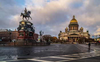 20 ноября 2021. Санкт-Петербург / Санкт-Петербург, Исаа́киевский собо́р и Памятник Николаю I