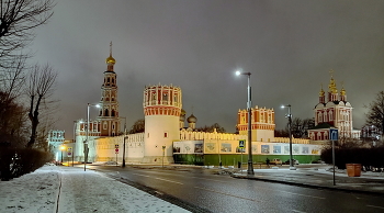 Монастырь на реставрации / Новодевичий монастырь в Москве