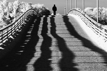 Светопись !!! / Свето-теневой рисунок, зимнего, низко стоящего, солнца, на мосту через Волхов в Великом Новгороде !!!