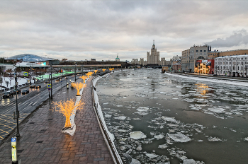 Холодное утро / Вид на Москву-реку.