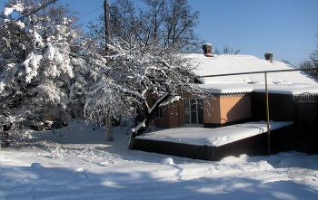 Картина снегом... / После снегопада, дом,деревья,