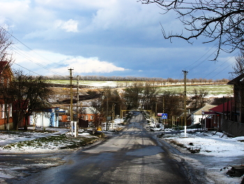 Спуск... / Зима, улица,спуск,дома,Деревья,снег