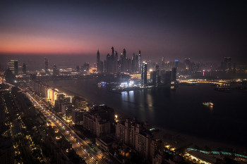Dubai Sunrise From 52nd Floor / Восход солнца в мартовской дымке над Дубаем с 52-го этажа The Palm View