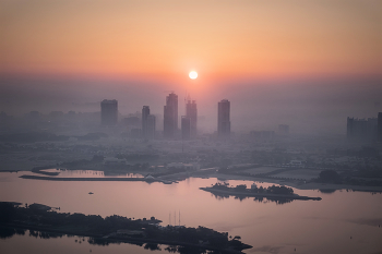 Sun Rising Over Dubai / Солнце неспешно поднималось из дымки окутавшей мегаполис