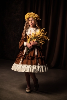 Алиса / модель Алиса Веселухина
причёска Марина Быстрова
платье и студия «Каталея»