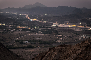 Emirates Province / Ночь приходит в район эмиратских гор