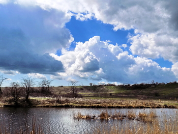 Весеннее настроение... / Река, деревья,поле,небо,Облака