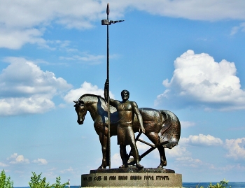 Памятник Первопоселенцу - визитная карточка города / Пенза