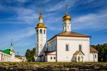 Церковь Воскресения на торгу (1720 г.) в Суздале / Церковь Воскресения на торгу, или Воскресенская церковь — летняя церковь на главной городской площади Суздаля рядом с Торговыми рядами, построенная в 1720 году.