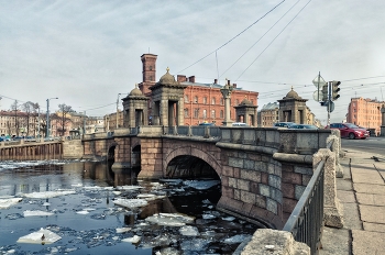 Время ледохода. / Петербург. Старо-Калинкин мост. Март 2016.