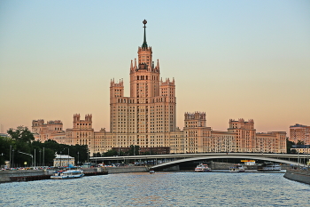 Вечерняя Москва / Высотка на Котельнической набережной, Москва