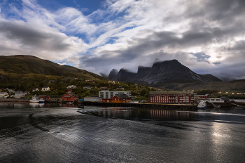 Облачные горы Норвегии. / Горная деревня Эрнес.