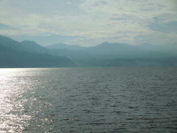 Озеро Тоба / Крупнейшее озеро в мире, расположенное в кальдере вулкана. Индонезия.