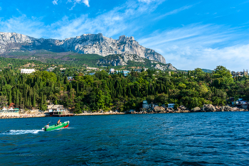 Вид на Алупку и Ай-Петри с моря. / 2008 год.