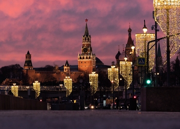 Москва / Вид на спасскую башню с Москворецкой набережной
