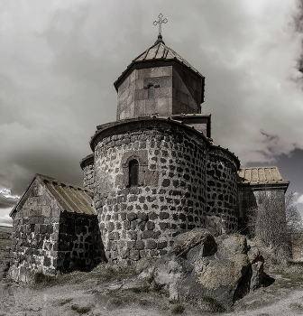 Монастырь Айраванк / Армения, западный берег Севана, основан в 9 веке