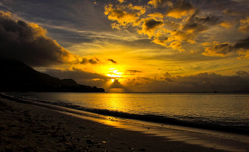 Вечер на пляже Бу Валон / Сейшелы. Остров Мае