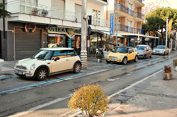Автомобили на улицах Италии / Автомобили на улицах Италии
