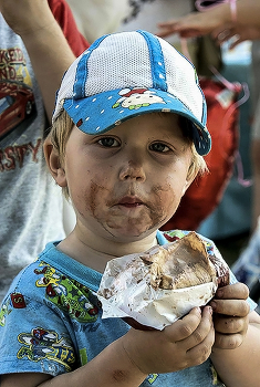 Вкусное мороженое / Мальчик