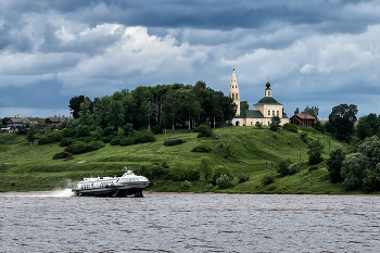 Течёт неспешно времени река / Тутаев. Троицкая Церковь