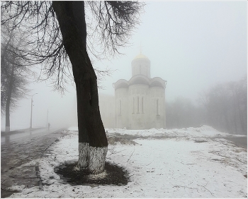 Ранняя весна.Дмитровский собор. / г.Владимир.