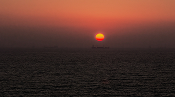 Персидский залив на закате. / ***