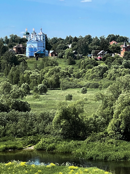 Вид на Ильинский храм / Фото сделано в г. Верея. Подмосковье