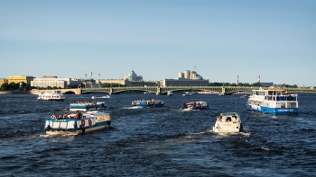 Невская толчея / Питерский вечер. Июнь 2023.