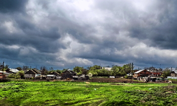 Тучи над селом... / К дождю...