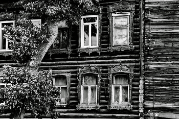 **Старые окна.* / Прогулки по Томску.