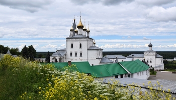 Древние стены / Гороховец. Свято-Троицкий Никольский монастырь

Каменный мужской монастырь возник в 17 ст. на месте сожжённой черкесами деревянной церкви.