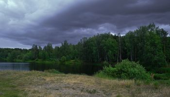 Перед грозой / Подмосковье ,Красное озеро . Егорьевское шоссе ,район деревни Анцыферово