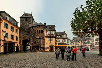 Старый Торшенке (Отель) Кохем (Cochem) / Старый Торшенке (Отель) Кохем (Cochem) Этот средневековый отель и винный погребок являются частью городскихстен и ворот Кохема в историческом Старом городе.