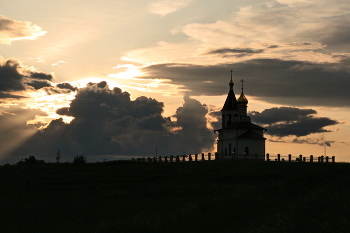 Вечер в деревне Конюхово / Церковь Алексия Зосимовского