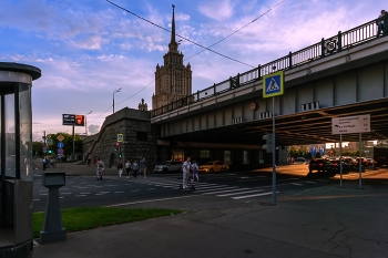 С видом на гостиницу Украина / Набережная Шевченко, Москва