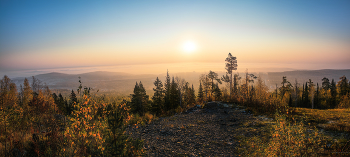 Осеннее утро и город в тумане / Уральская природа