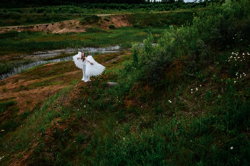 Бег по склонам / модель Ангелина Табакова
платье и крылья предоставлены студией «Каталея»
